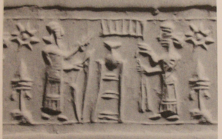 Pot-stand between king and his attendant