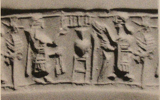 Pot-stand between king and his attendant