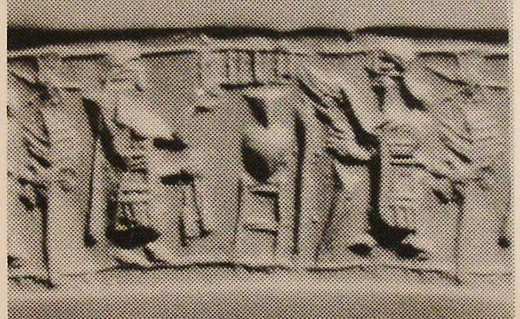 Pot-stand between king and his attendant