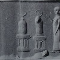Worshipper (priest) standing before crescent moon and encircled six-rayed, globe-centred star on cult daises (parakkus)