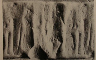 Pot-stand between king and his attendant