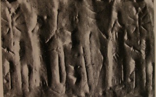 Pot-stand between king and his attendant