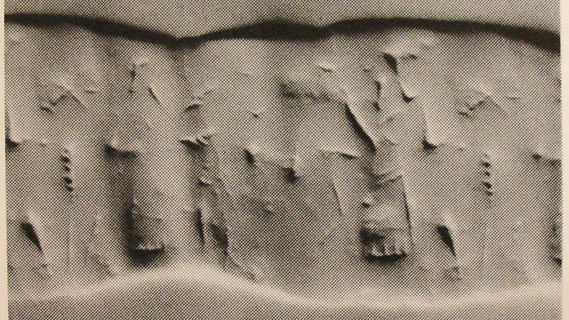 Pot-stand between king and his attendant