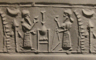 Pot-stand between king and his dignitary(?)