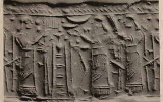 Pot-stand between king and his attendant, and another attendant behind the king